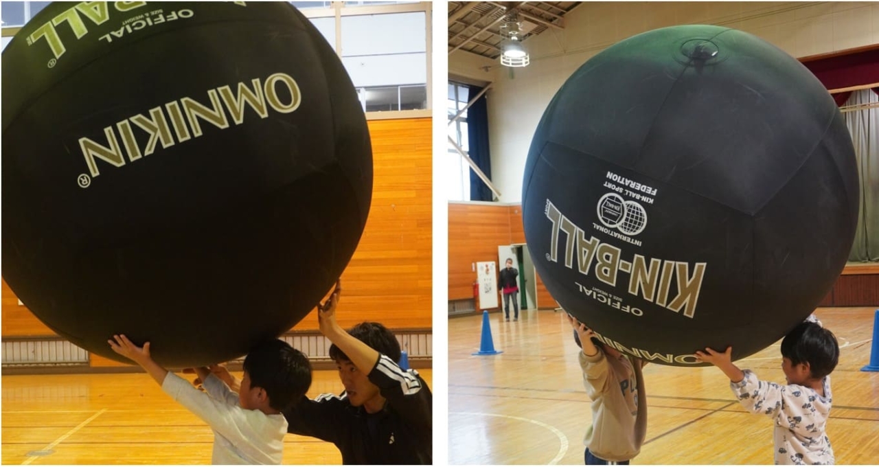 巨大なボールを使います